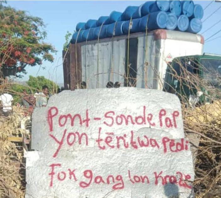 Artibonite : la Route Nationale #1 bloquée pour exiger le démantèlement du gang « Gran Grif »