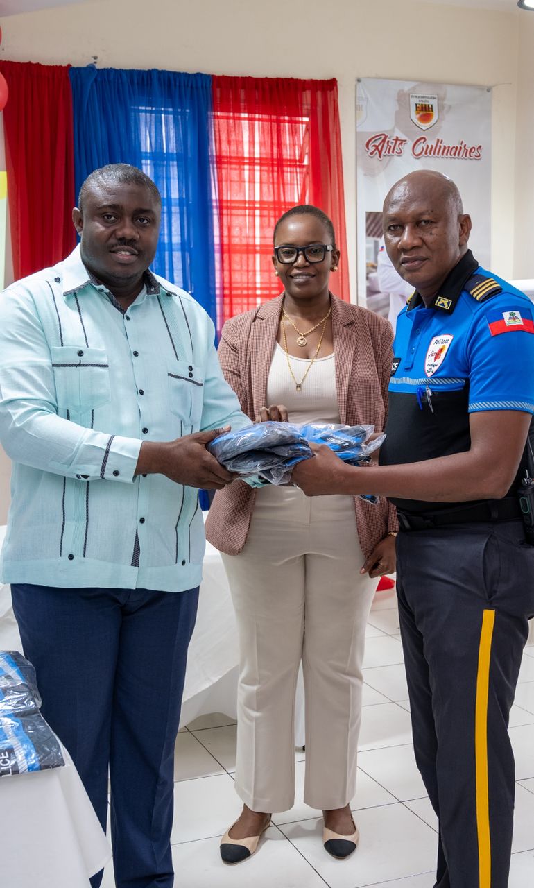 Haïti : Le ministre Johnn Herrick Dessources renforce les capacités de la POLITOUR