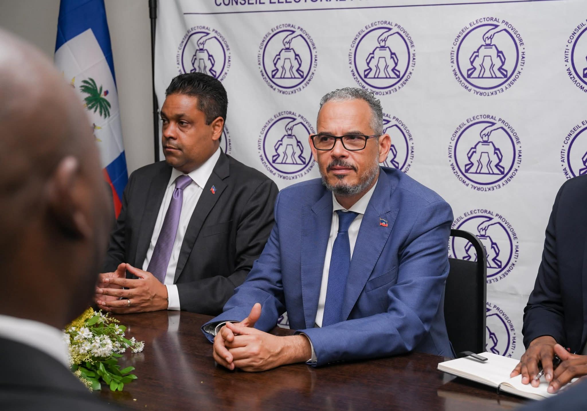 Haïti/ Référendum/ Élections : Laurent Saint-Cyr et Alix Didier Fils-Aimé visitent le CEP