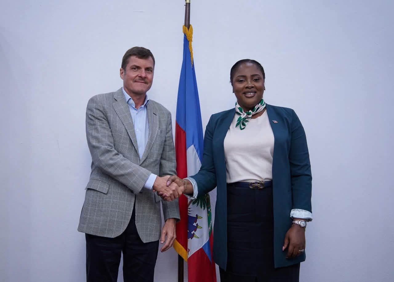 Haïti : la ministre Paulémon discute de la gestion des personnes déplacées internes avec le chef de mission de l’OIM