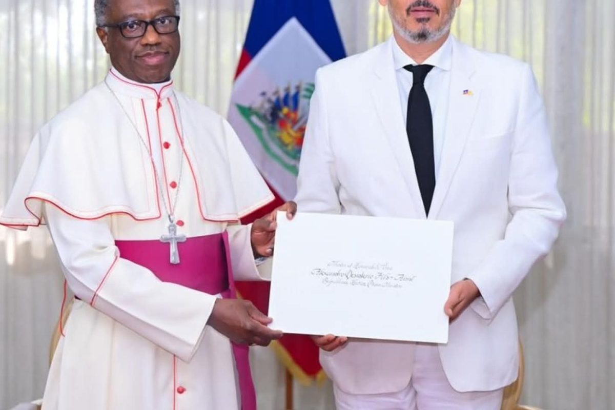 Haïti : le Nonce apostolique Jude Thaddeus Okolo remet ses lettres de créance au Premier ministre Alix Didier Fils-Aimé