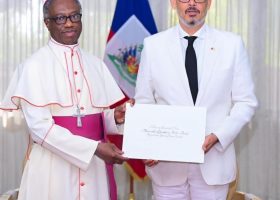 Haïti : le Nonce apostolique Jude Thaddeus Okolo remet ses lettres de créance au Premier ministre Alix Didier Fils-Aimé