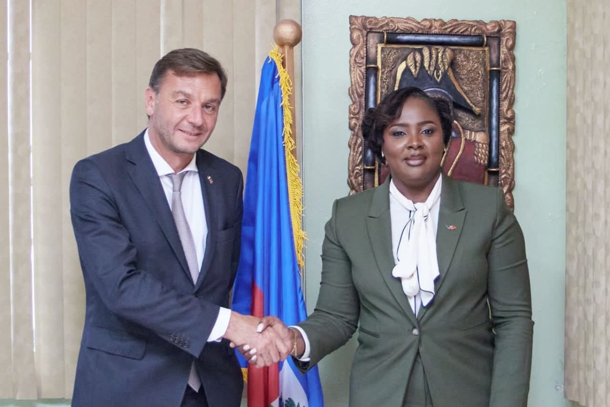 Échanges entre la ministre Sandra Paulémon et l’ambassadeur Michon pour une meilleure harmonisation des projets de développement