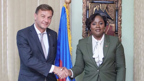 Échanges entre la ministre Sandra Paulémon et l’ambassadeur Michon pour une meilleure harmonisation des projets de développement