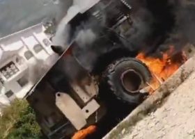 Village de Dieu : la PNH détruit un véhicule blindé immobilisé mais maintient son offensive contre les gangs
