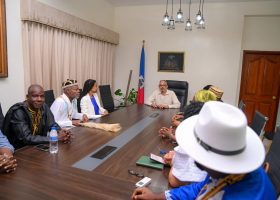 Haïti : le Premier ministre Fils-Aimé discute de sécurité et réconciliation nationale avec le secteur Vodou