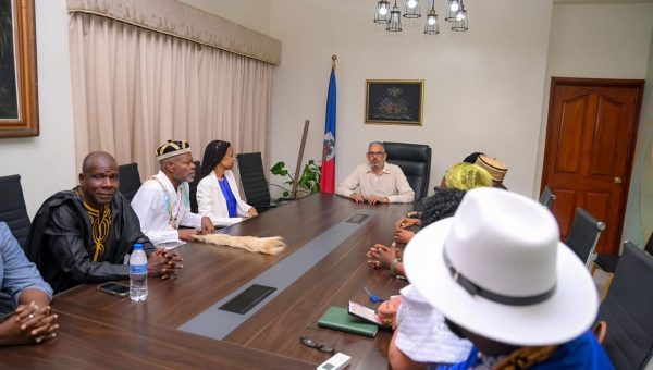 Haïti : le Premier ministre Fils-Aimé discute de sécurité et réconciliation nationale avec le secteur Vodou