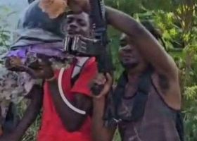 Mirebalais : les membres de la brigade « Bakòp Feray » désarmés après un accord avec les « Talibans »