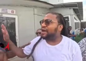 Un passager menace Sunrise Airways de poursuites après la perte de ses bagages et dénonce des mauvais traitements