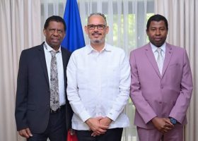 Une rencontre placée sous le signe de la culture et de la transmission du savoir entre le Premier ministre Fils-Aimé et Dany Laferrière