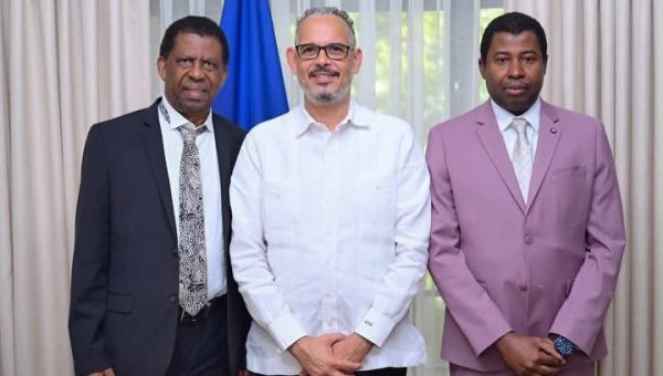 Une rencontre placée sous le signe de la culture et de la transmission du savoir entre le Premier ministre Fils-Aimé et Dany Laferrière