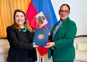 Haïti: Raina Forbin reçoit les lettres de créance de la nouvelle représentante de l&rsquo;OEA