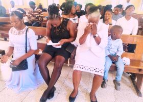 Delmas : des funérailles symboliques pour le journaliste Osnel Espérance, cinq mois après sa disparition à Port-au-Prince