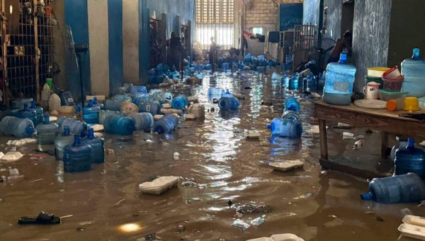 Inondations aux Gonaïves : la prison civile sous les eaux, un mort recensé