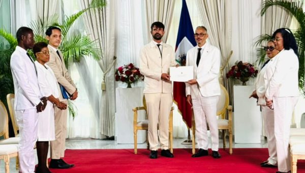 Haïti/Diplomatie : le nouvel ambassadeur de France remet ses lettres de créance