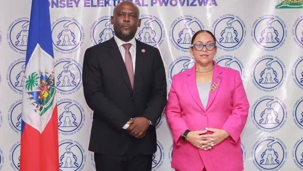 Vote de la diaspora : le CEP et la ministre des Affaires étrangères discutent des préparatifs