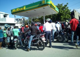 Haïti/Gazoline de mauvaise qualité : des syndicats de transport exigent une enquête et la réparation des victimes