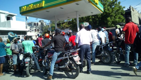 Haïti/Gazoline de mauvaise qualité : des syndicats de transport exigent une enquête et la réparation des victimes