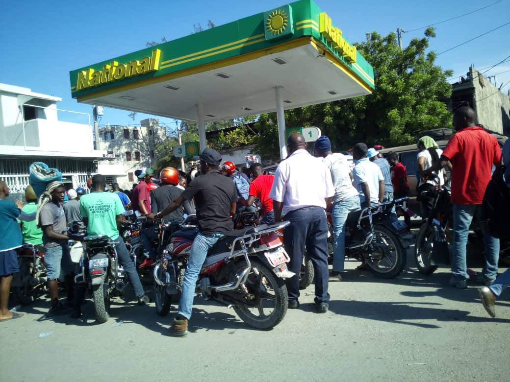 Haïti/Gazoline de mauvaise qualité : des syndicats de transport exigent une enquête et la réparation des victimes
