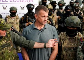 Erik Prince : « Aux chefs de gangs qui nous demandent de partir : choisissez la vie et rendez vous »