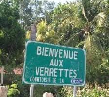 Bas-Artibonite : des enseignants protestent contre la décision les obligeant à retirer leurs chèques à Saint-Marc