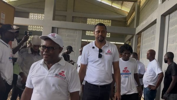 Patronale de Bombardopolis : Gary Bodeau, accompagné de l’ancien ministre Ronald D’Mezard, membre de la KID, rencontre la population