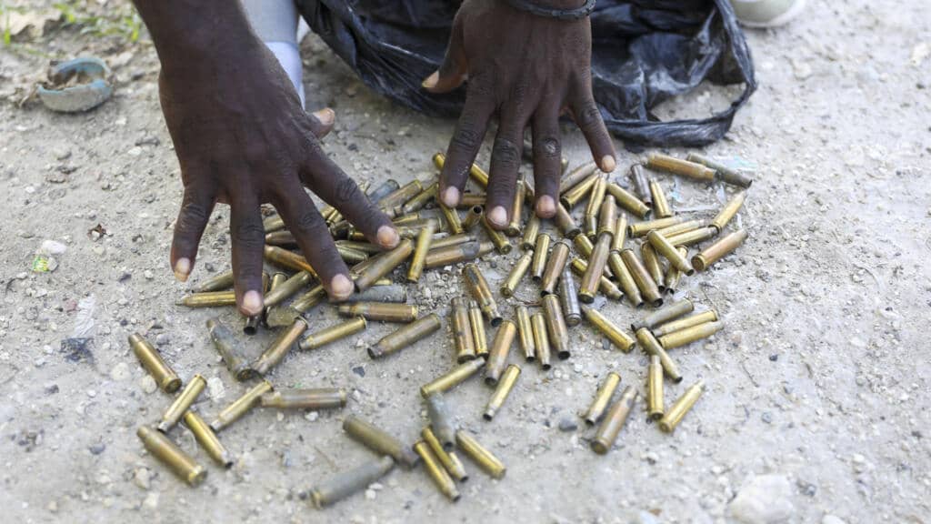 Rapport de l’ONU : les gangs haïtiens s’arment grâce aux réseaux de trafic et aux stocks détournés de la PNH