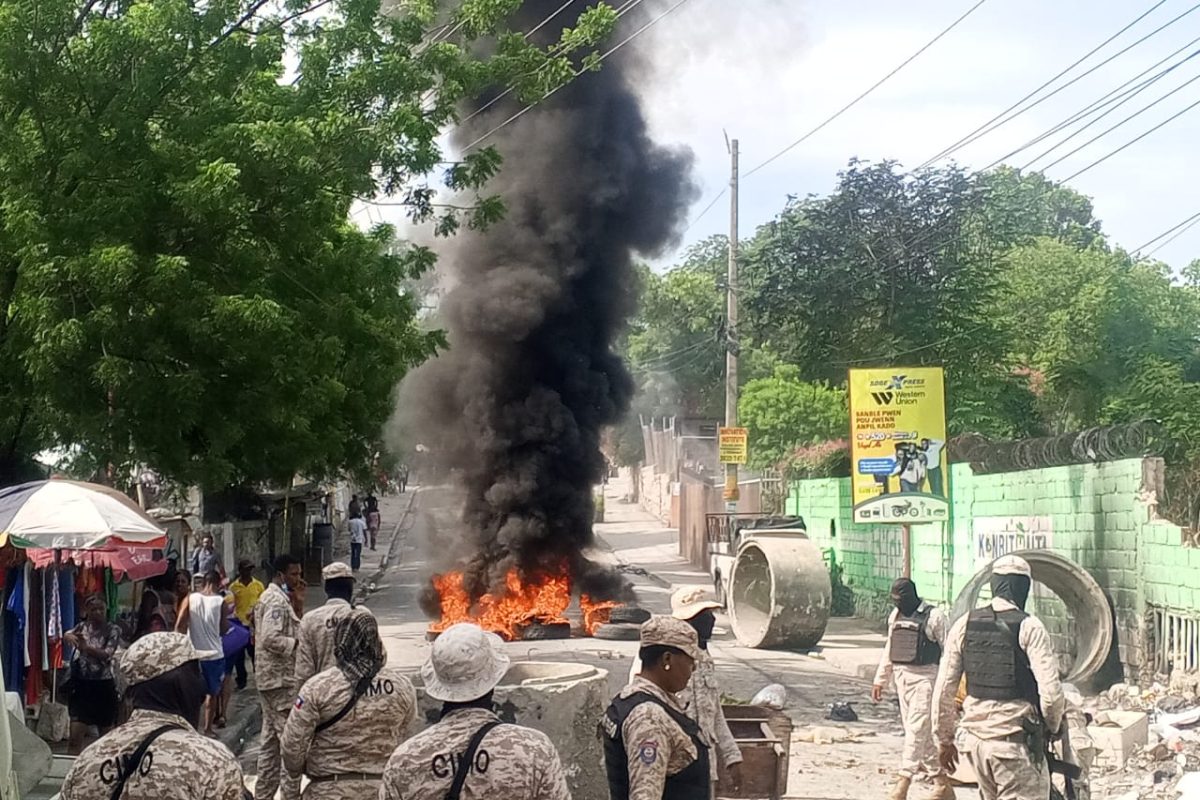 Protestation : des barricades de pneus enflammés à Delmas 33